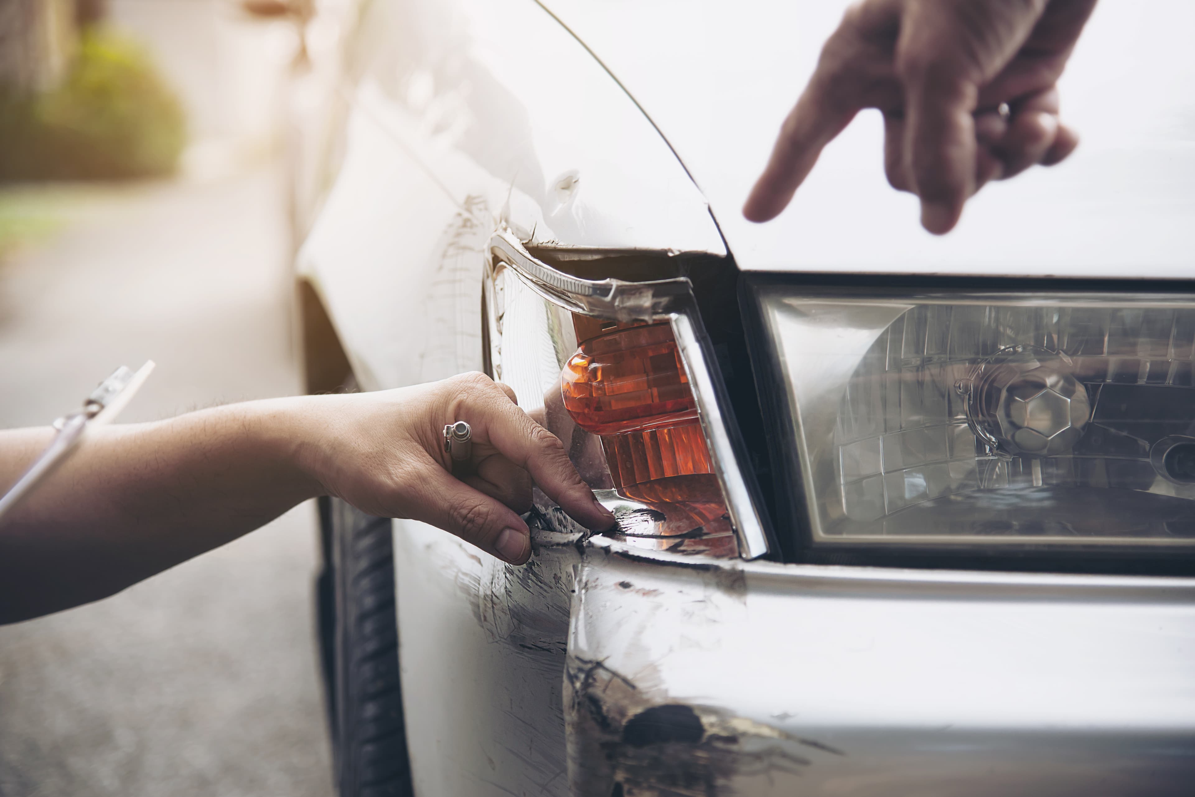 Vorfahrt missachtet: Komplexer Flankenschaden im Stadtverkehr